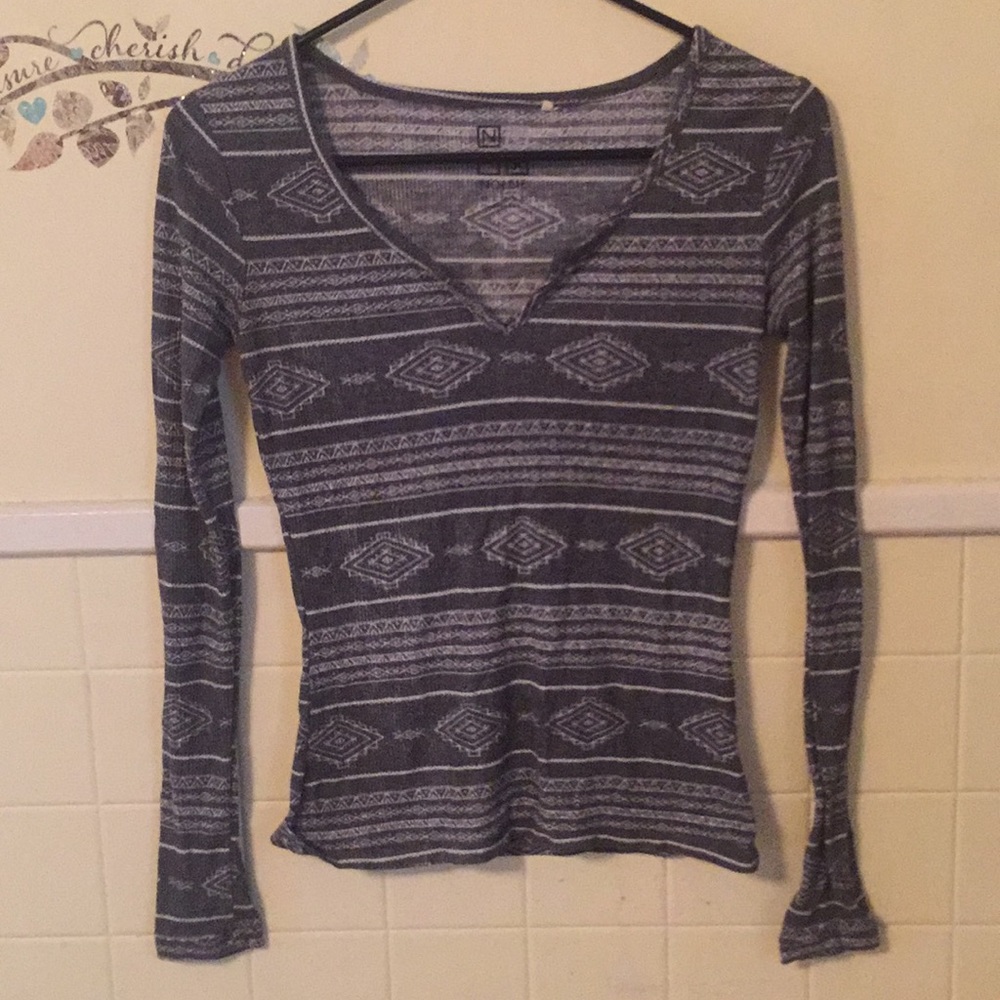 🌟Nollie Low Cut Shirt🌟